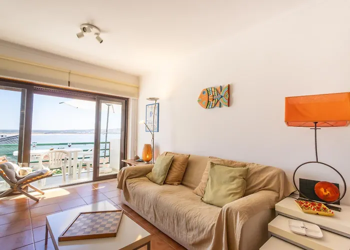 Concha Mar Com Vista Sobre A Baia * サン・マルティーニョ・ド・ポルト